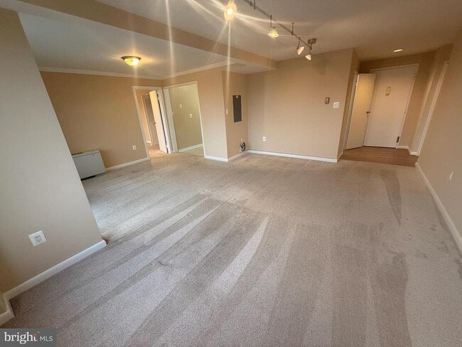 Building Photo - 10201 Grosvenor Pl