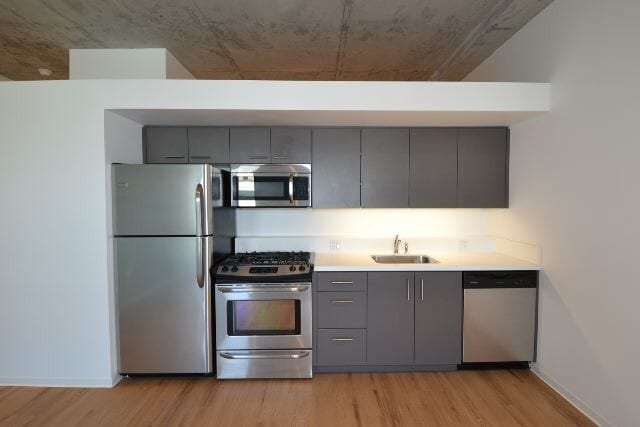 Building Photo - 1611 W Division St