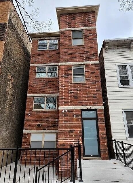 Foto principal - 218 W 24th St