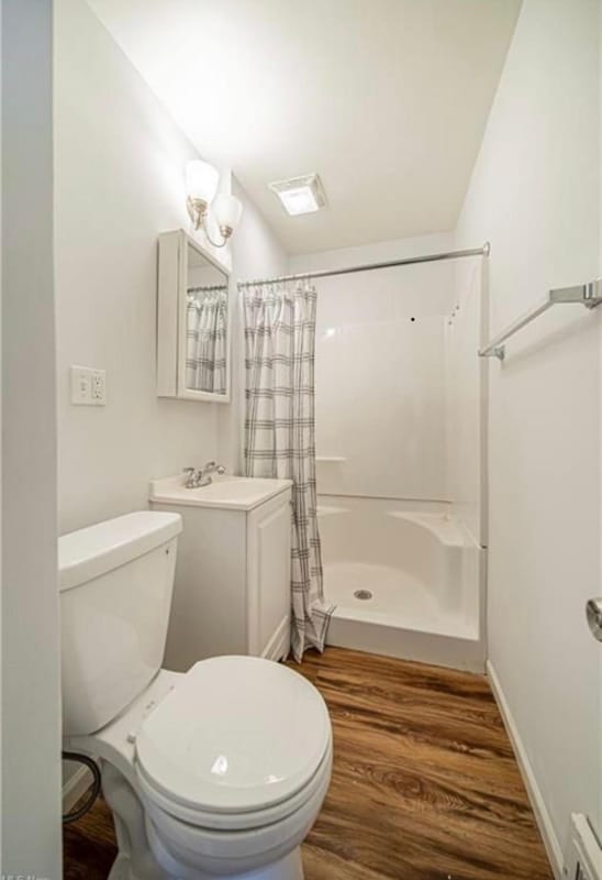 Photo - 25770 Farringdon Ave House