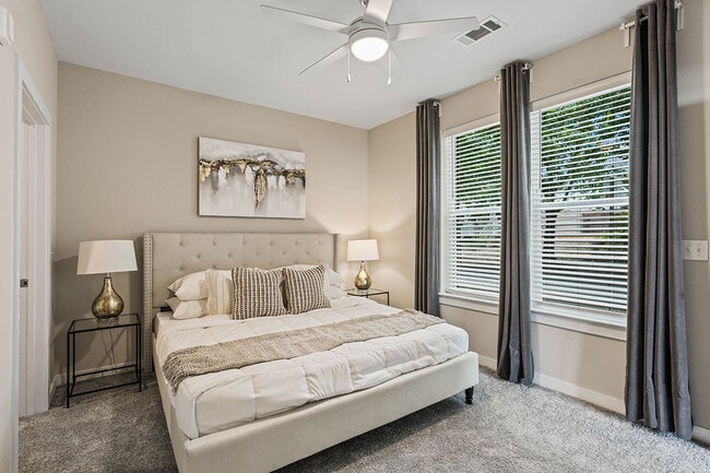 Building Photo - Varick on 7th