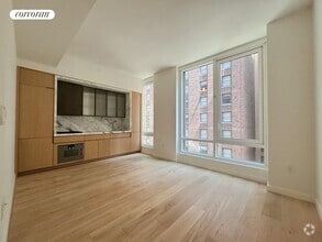 Building Photo - 135 E 47th St