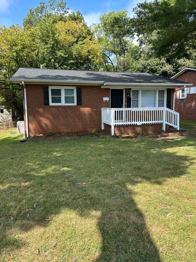 Foto principal - 2326 Waterbury St