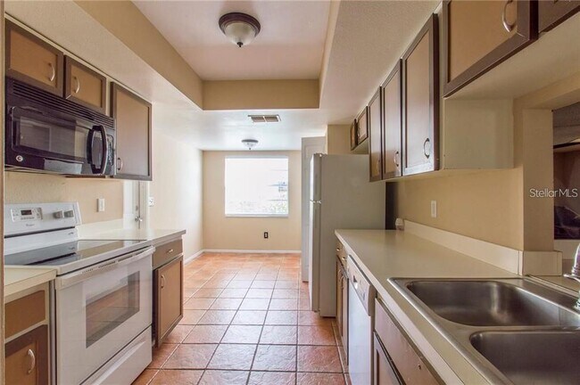 Foto del edificio - 1021 Breeze Dr