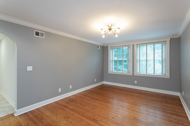 Building Photo - 1601 Spring Dr