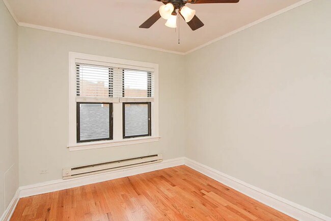 Building Photo - 3710 N Wilton Ave