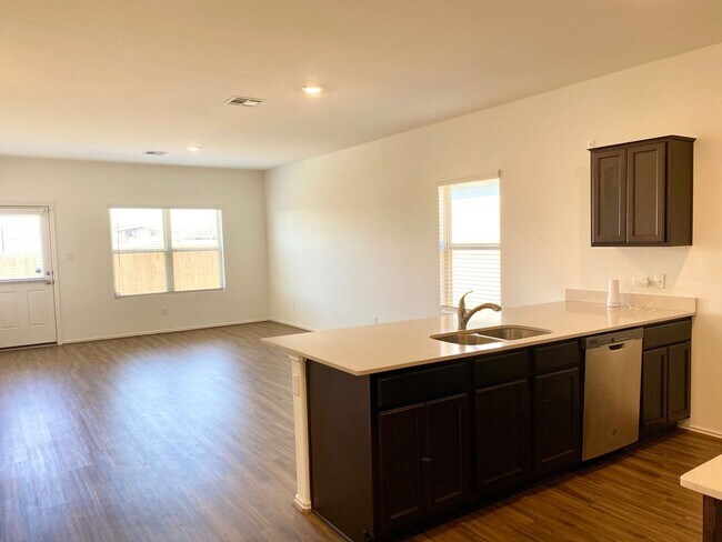 Foto del edificio - 3 bedroom, 2 bath, 1 story home