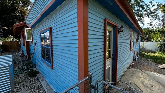 Building Photo - 1802 S 12th St W