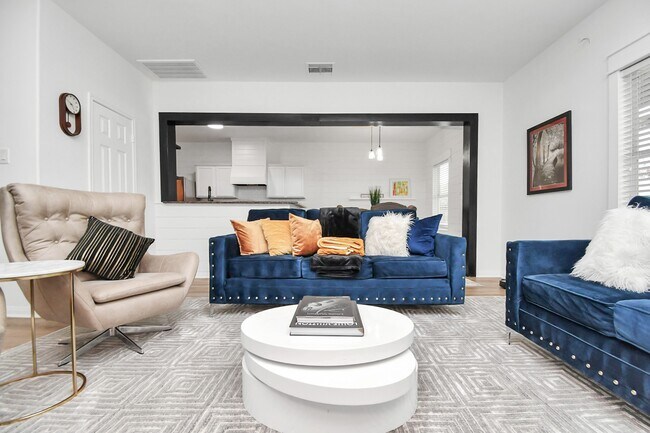 Building Photo - 6715 Plum Springs Ln