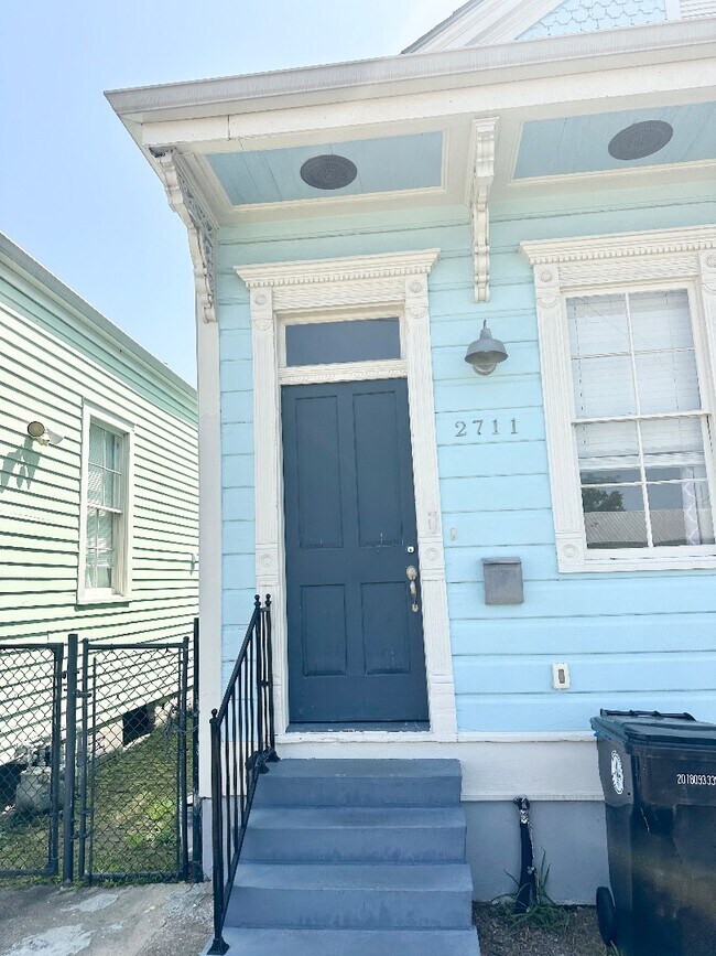 Foto del edificio - Beautiful! 1 Bedroom 1 Bath Duplex in Central City!