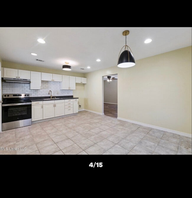 Building Photo - 2410 Tyler Ave