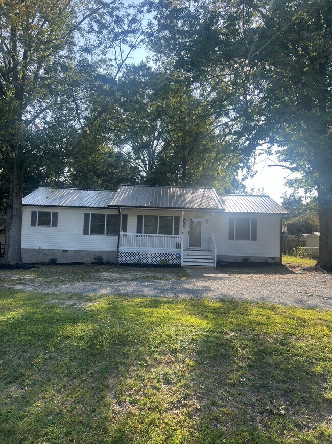 Foto del edificio - **MOVE-IN SPECIAL** $500 Off of 1st Month's Rent  Charming 3-Bed, 2-Bath Home in Prime Spotsylvan...