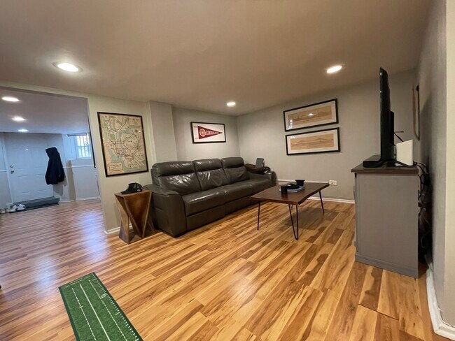 Foto del edificio - 2631 N Sheffield Ave