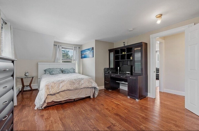 Building Photo - 7 Bridge St