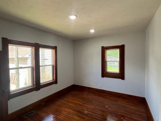 Building Photo - Completely remodeled!