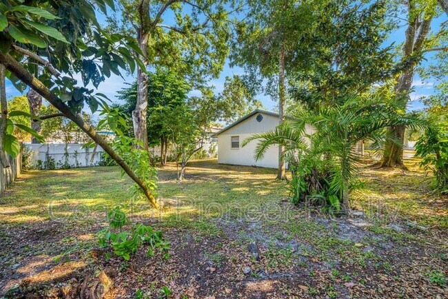 Foto del edificio - 9610 N 12th St