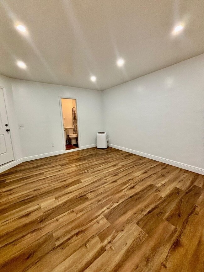 Photo - 2918 Woolridge Dr House