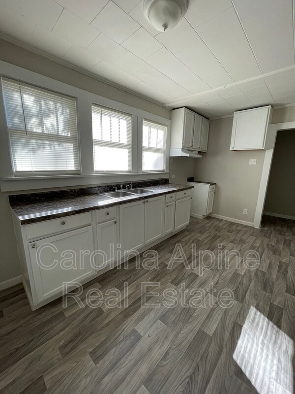 Foto del edificio - 127 Wood Ave