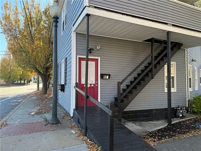 Building Photo - 692 East Ave