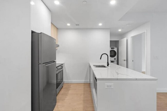 Foto del edificio - 1 bedroom in BROOKLYN NY 11216