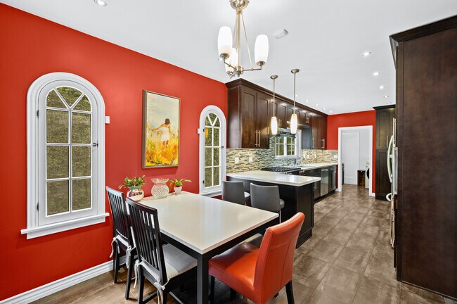 Building Photo - 939 S Ogden Dr