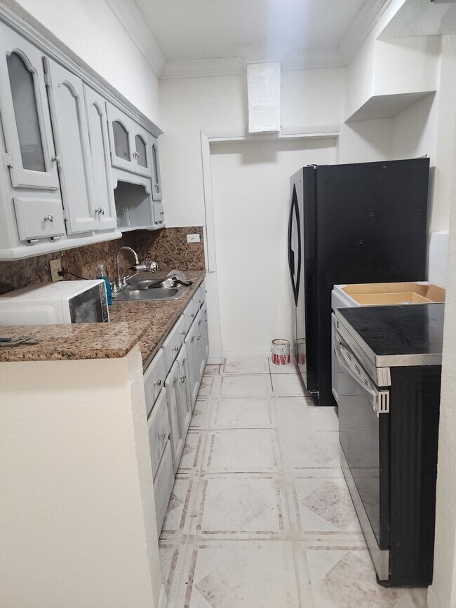 Cocina - 102 NW 64th St