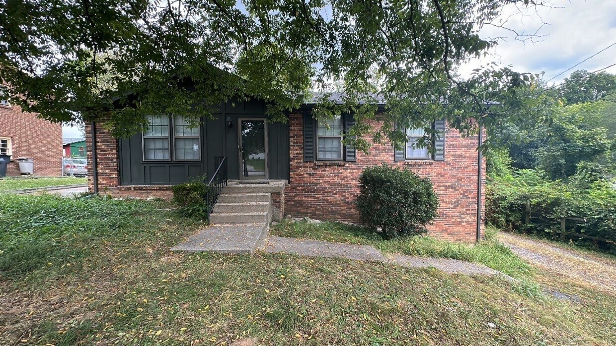 Foto principal - Beautiful, 4 Bedroom, 3 Bath House in Nash...