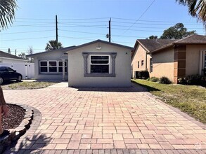 Building Photo - 2910 NW 6th Ct