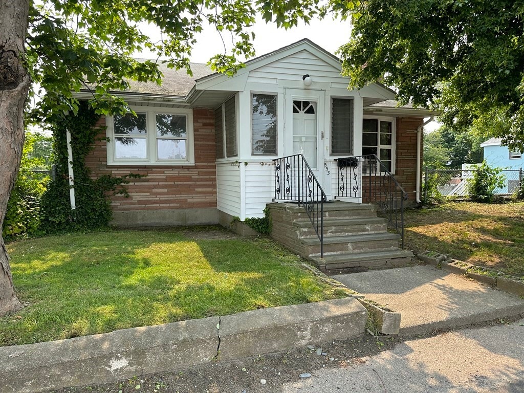 Primary Photo - 553 Nantasket Ave