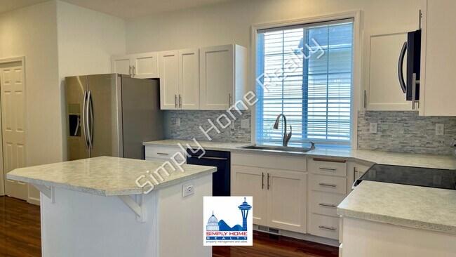 Building Photo - Step Inside To This Spacious & Comfortable 3-Bedroom Home!