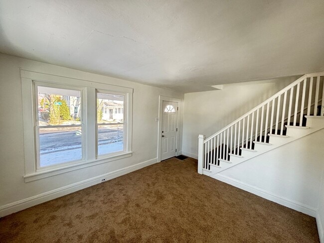 Foto del edificio - 3 Br 1 Bath Twin Home available in Bethlehem