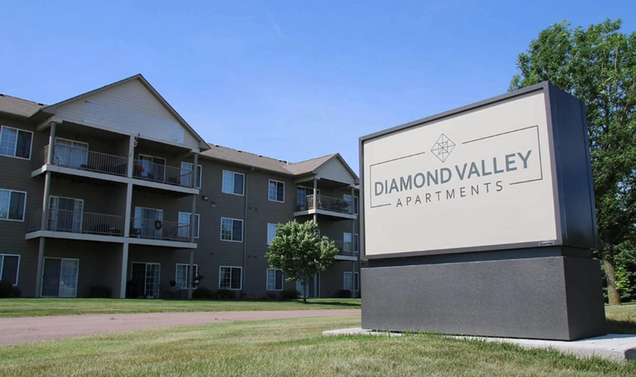 Primary Photo - Diamond Valley Apartments