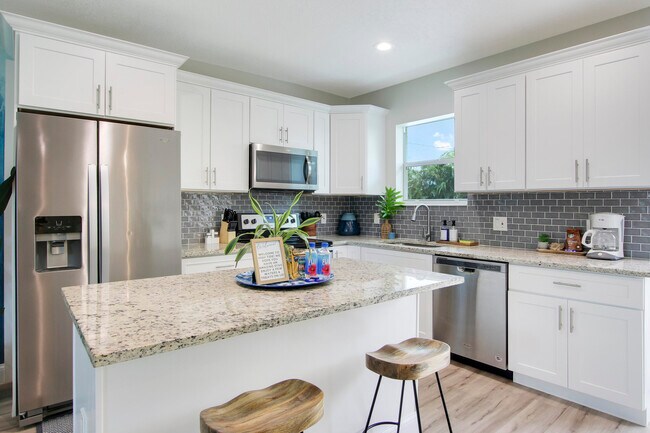 Building Photo - 2559 Conroy Dr