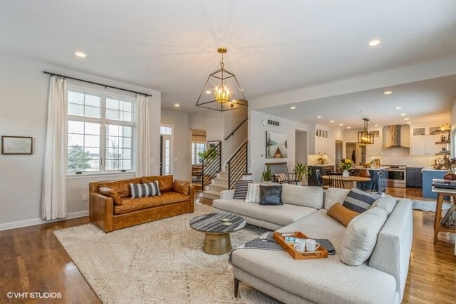 Building Photo - 3744 Lacina Dr SW