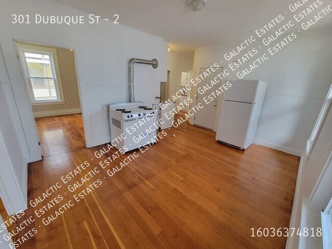 Building Photo - Spacious 4 Bedroom 1 Bath 2nd Floor Apartm...