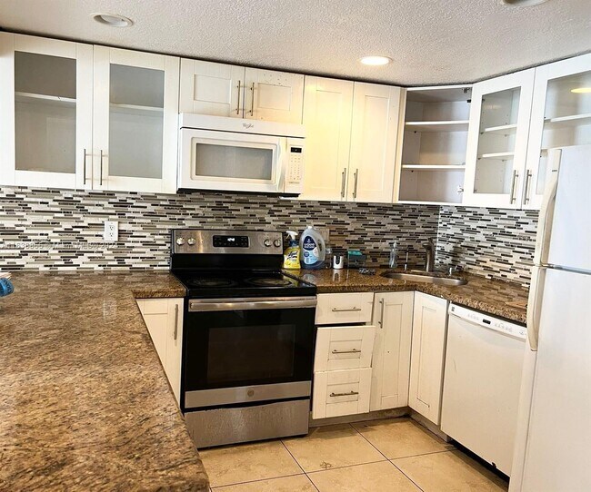 Building Photo - 800 SW 104th Ct