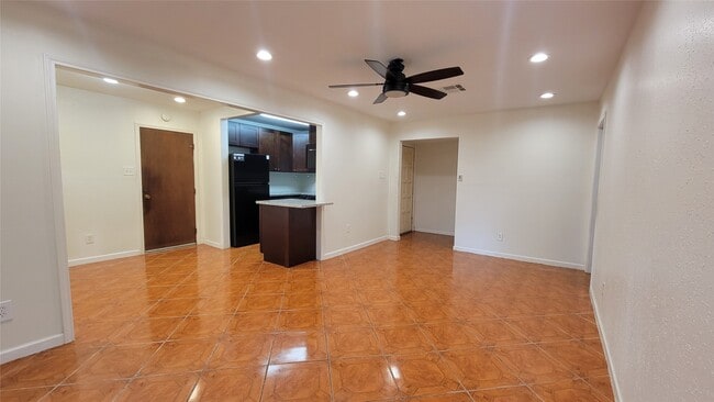 Building Photo - 12407 Russ Dr