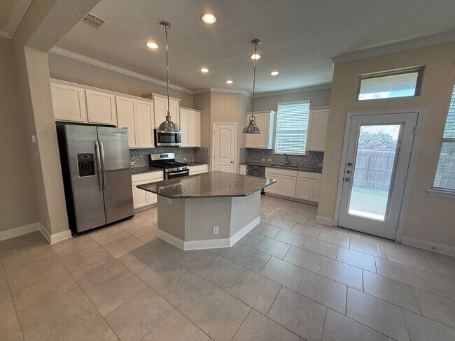 Building Photo - 3bd 2.5ba in Prime Location