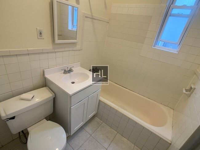 Foto del edificio - 2066 EAST 15 STREET unit 2C