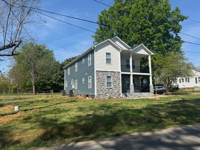 Foto del edificio - 1008 Rockland Cir SW
