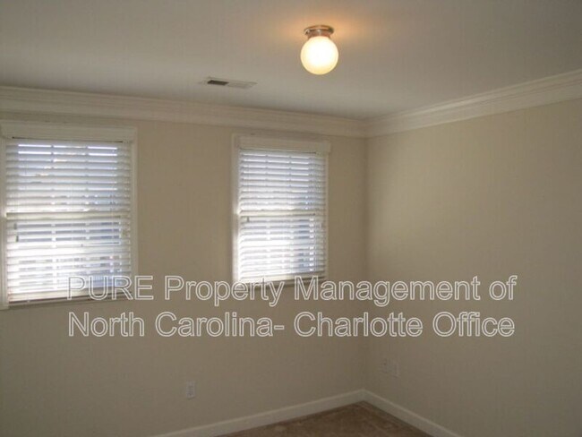 Foto del edificio - 1336 Green Oaks Ln