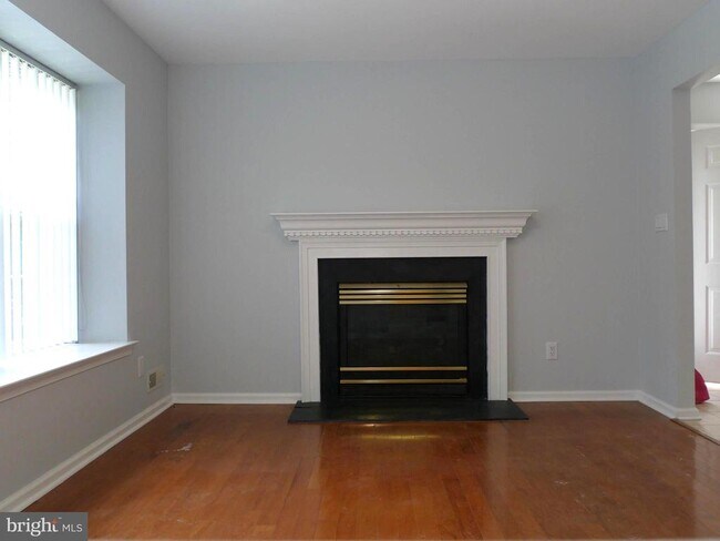 Building Photo - 2701 Saxony Dr