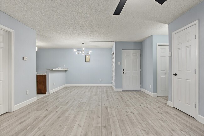 Building Photo - 10001 Westpark Dr