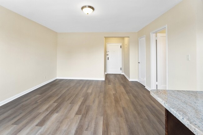 Foto del edificio - 210 Woodcliff Ave