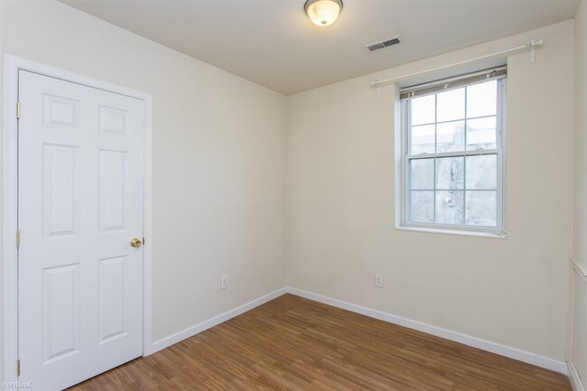 Foto del edificio - 4 br, 2 bath 4plex - 1534 N 18TH ST Unit 3