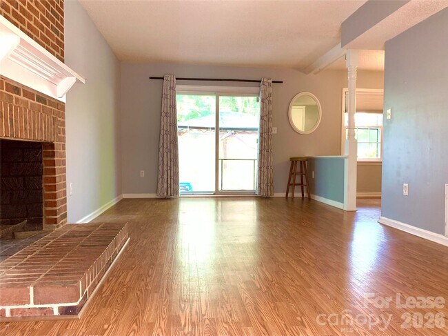 Foto del edificio - 5323 Caradon Dr