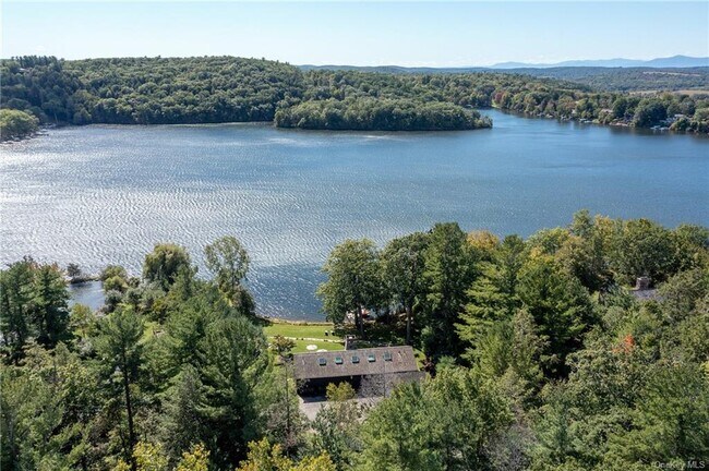 Building Photo - 258 Island Dr