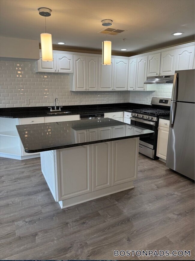 Building Photo - 23 Kenmar Dr