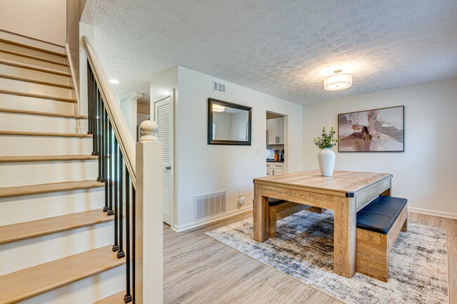 Building Photo - 2056 Sitser Ln