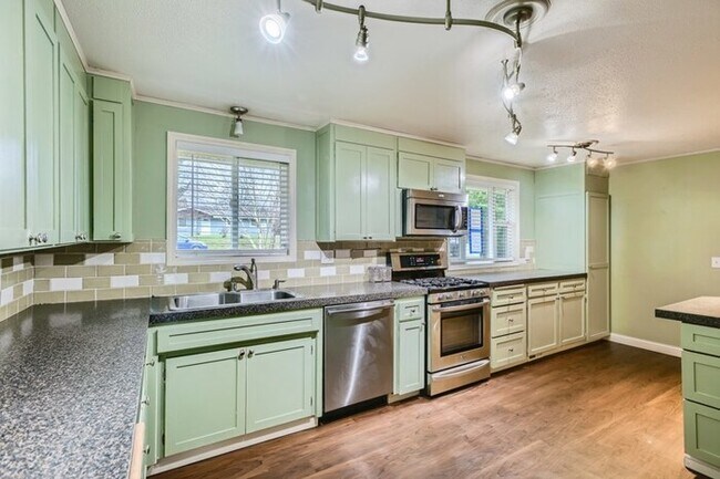 Foto del edificio - 11612 100th Ave Ct E, Puyallup, WA, 98373